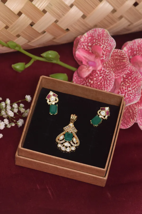 Green_Brass_Necklace_Set_For_Women